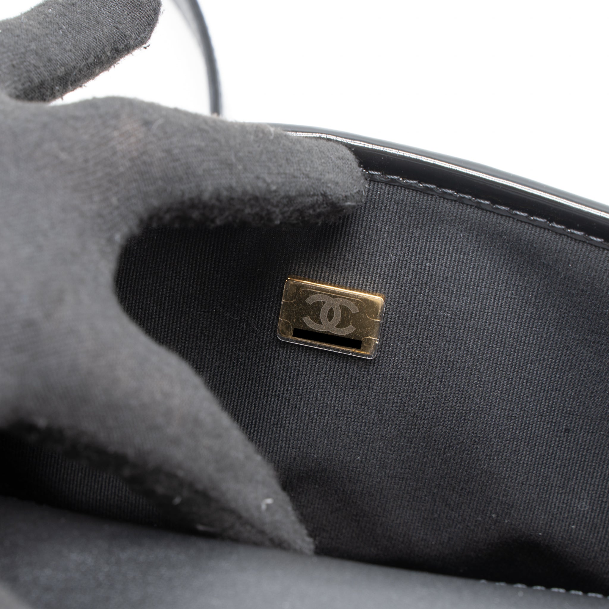 22K TOP HANDLE MESSENGER BAG PATENT LEATHER BLACK BRUSHED GHW (MICROCHIP)