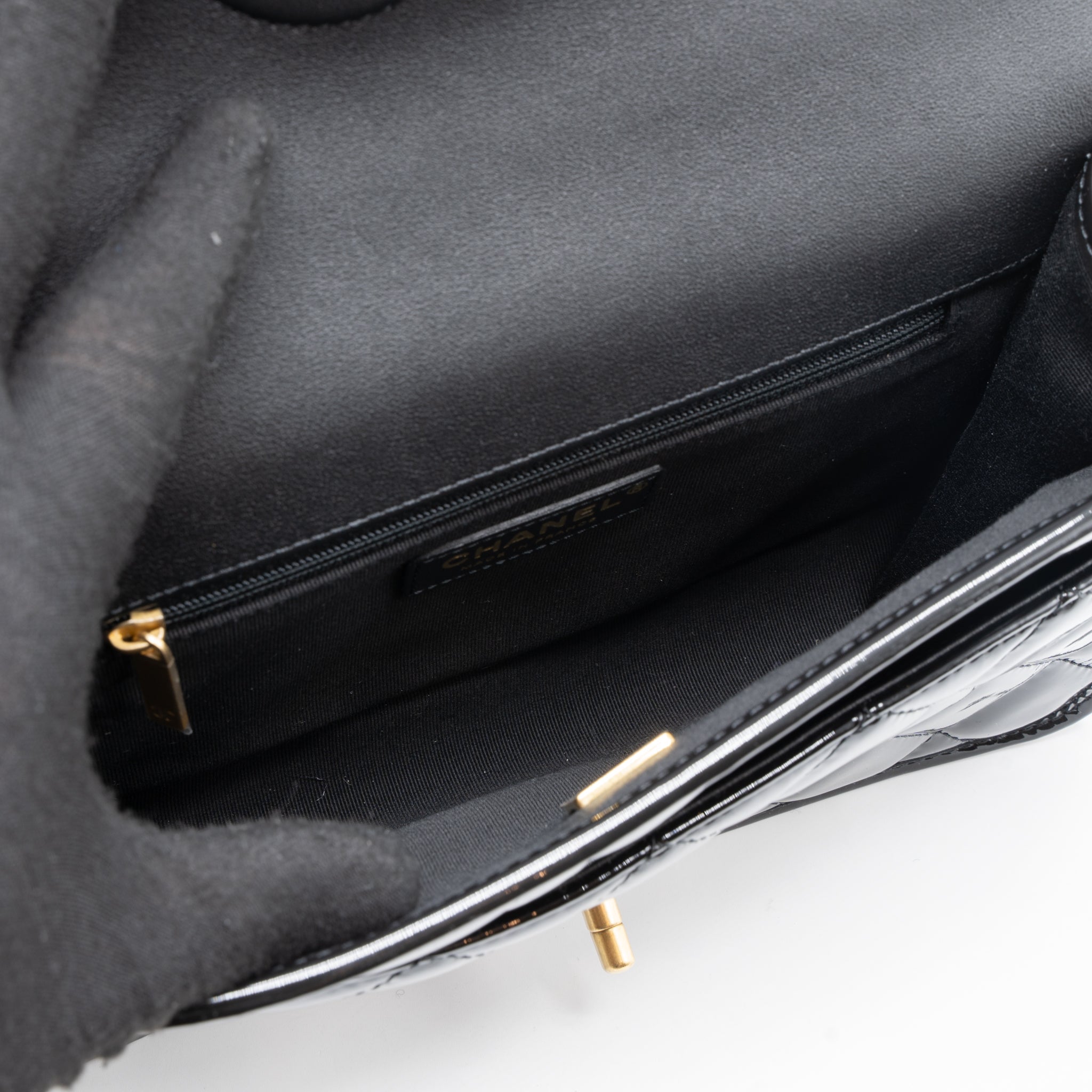 22K TOP HANDLE MESSENGER BAG PATENT LEATHER BLACK BRUSHED GHW (MICROCHIP)