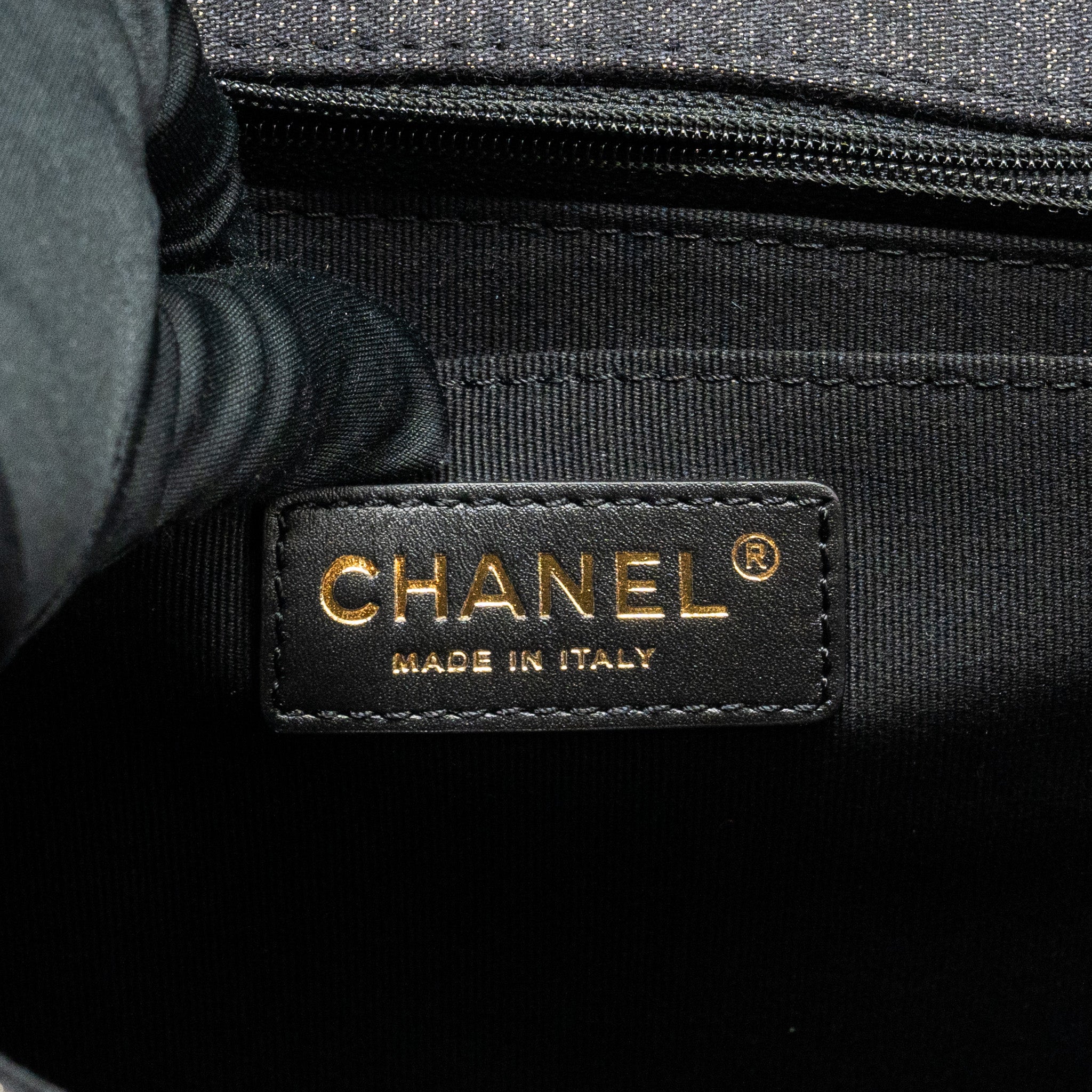 23S FLAP BACKPACK DENIM DARK BLUE WITH BRUSHED GHW (MICROCHIP)