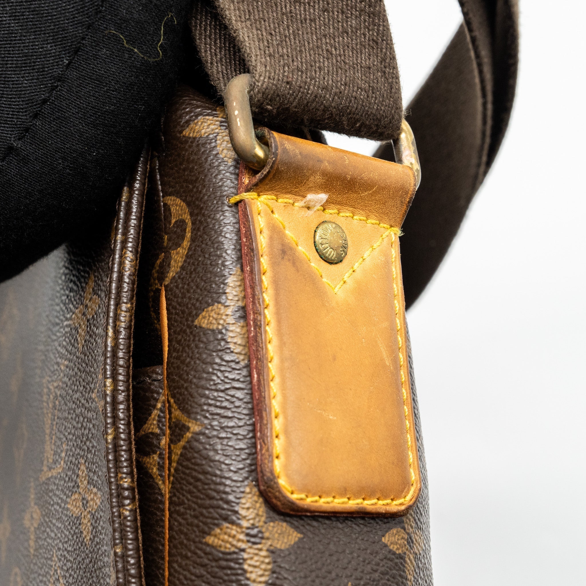 MEN’S MESSENGER BAG MONOGRAM CANVAS GHW