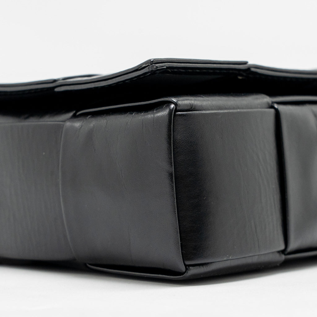 CASSETTE MESSENGER BAG CALFSKIN BLACK SHW