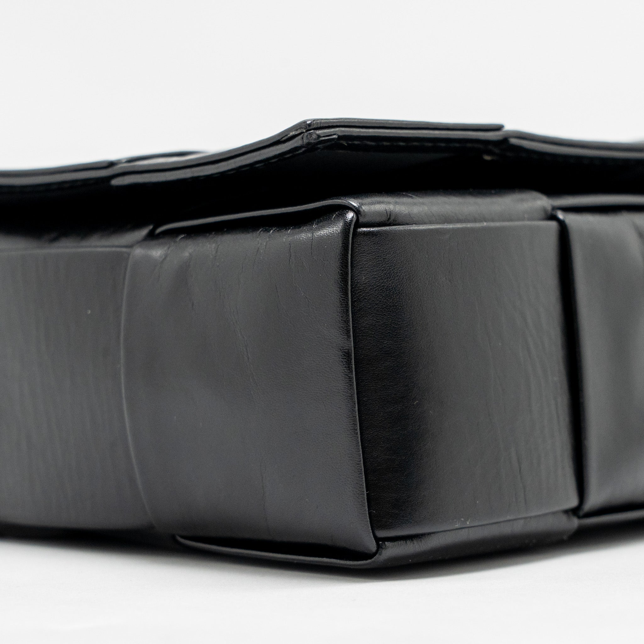 CASSETTE MESSENGER BAG CALFSKIN BLACK SHW