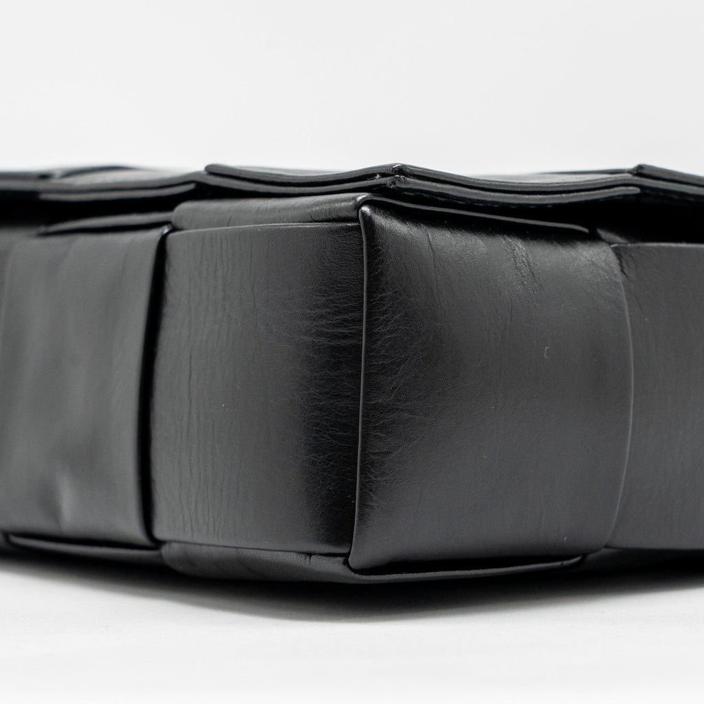 CASSETTE MESSENGER BAG CALFSKIN BLACK SHW