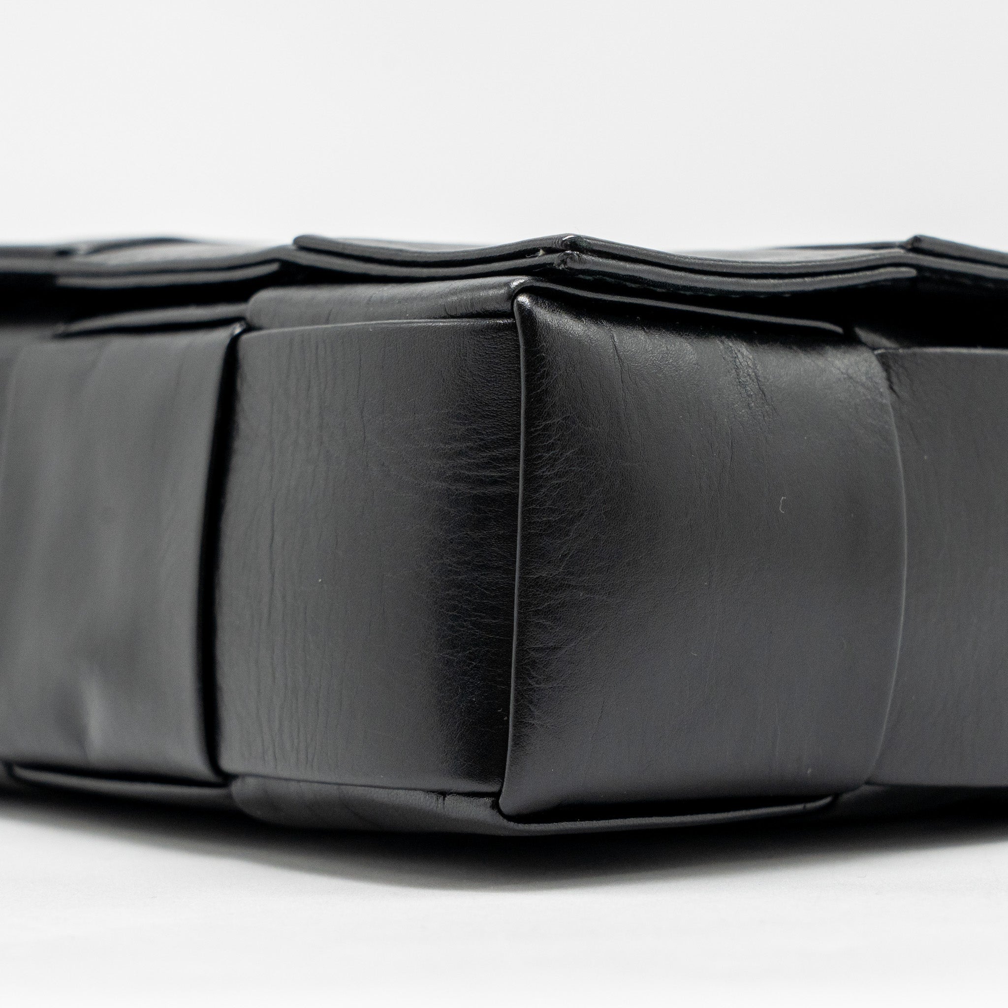 CASSETTE MESSENGER BAG CALFSKIN BLACK SHW