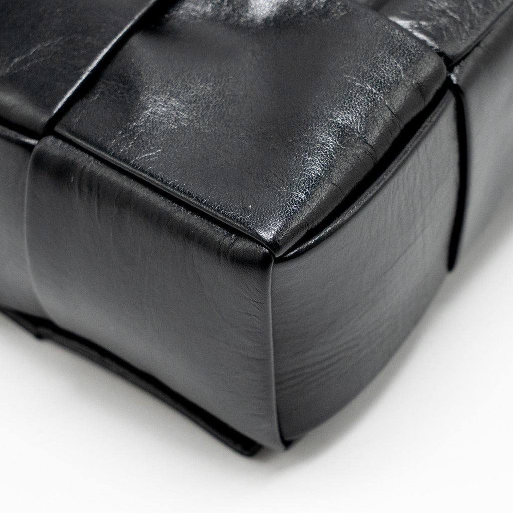 CASSETTE MESSENGER BAG CALFSKIN BLACK SHW