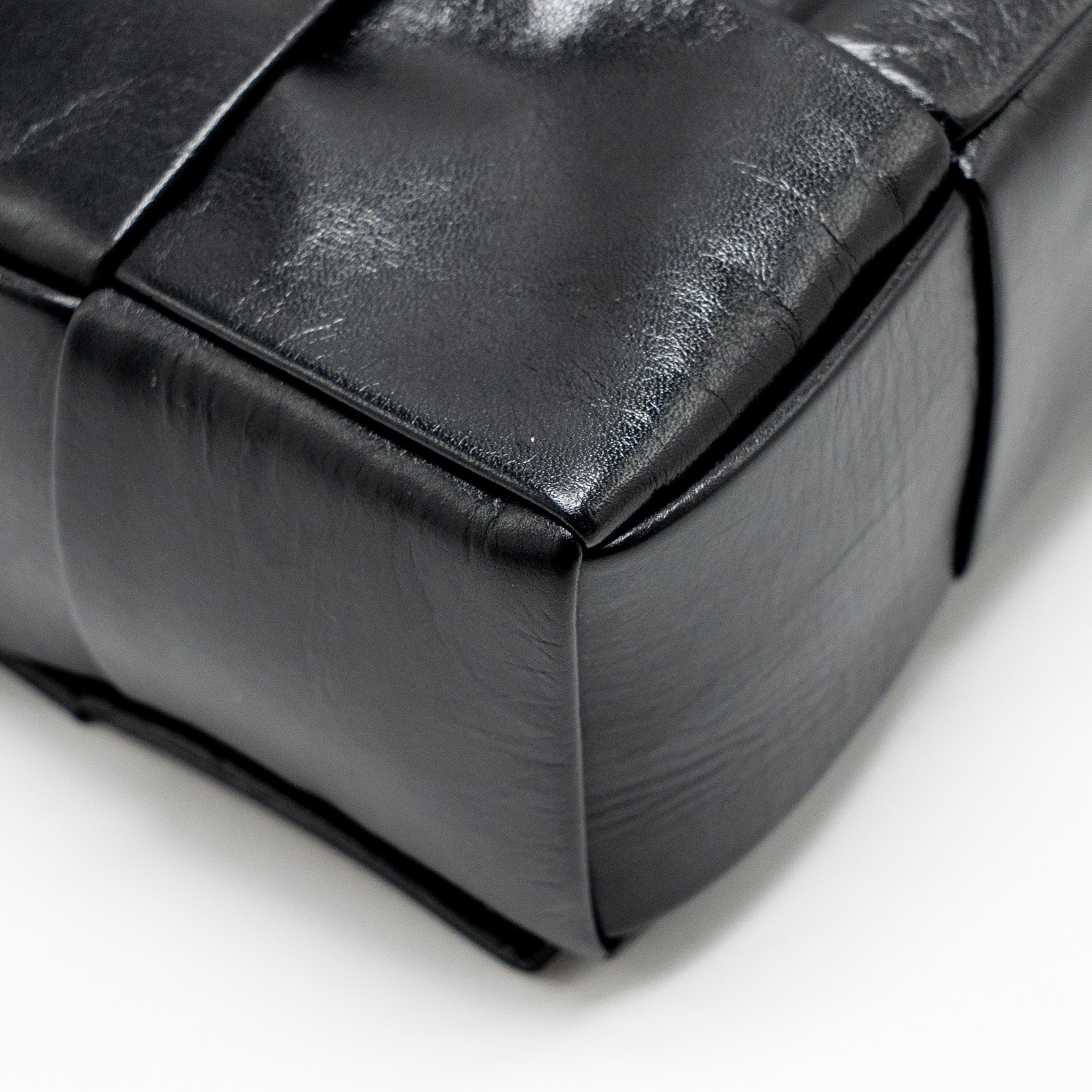CASSETTE MESSENGER BAG CALFSKIN BLACK SHW
