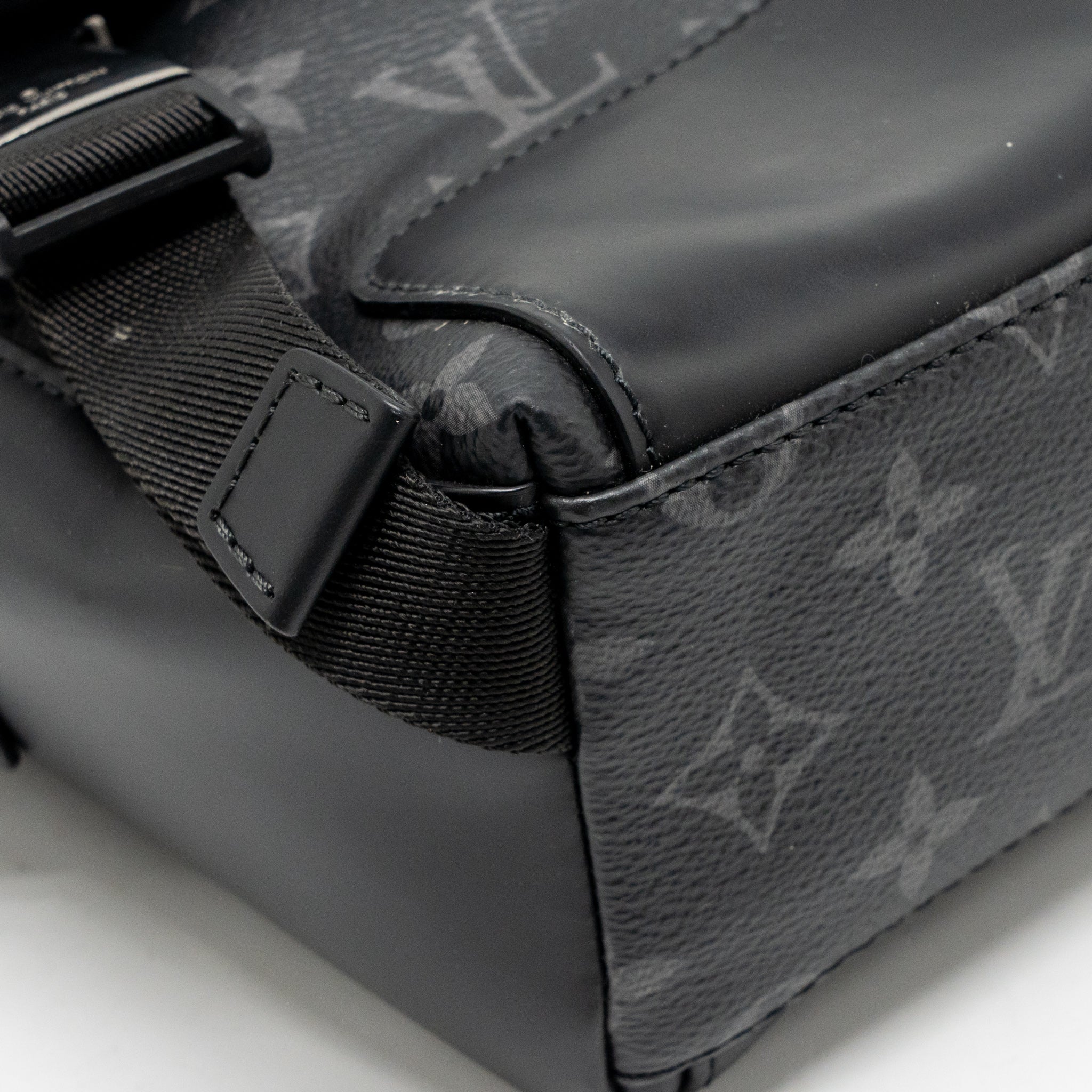 MESSENGER VOYAGER PM MONOGRAM ECLIPSE BLACK SHW
