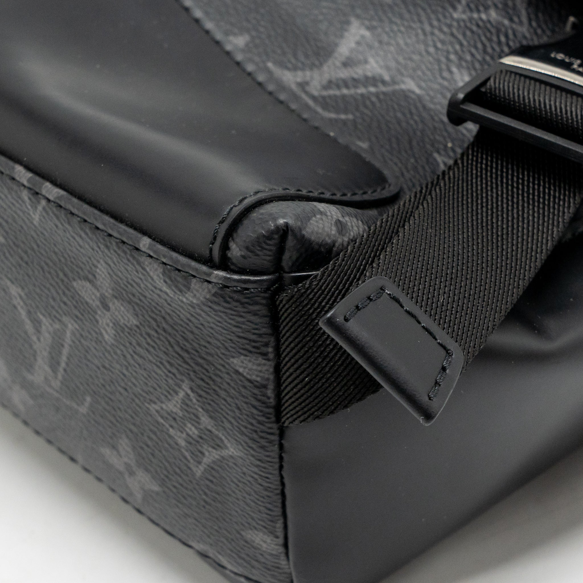 MESSENGER VOYAGER PM MONOGRAM ECLIPSE BLACK SHW