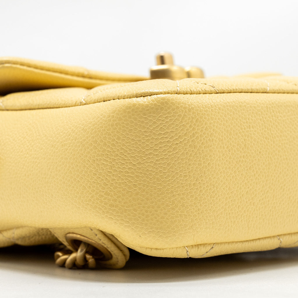 22P QUILTED FLAP BACKPACK CAVIAR LIGHT YELLOW GHW (MICROCHIP)