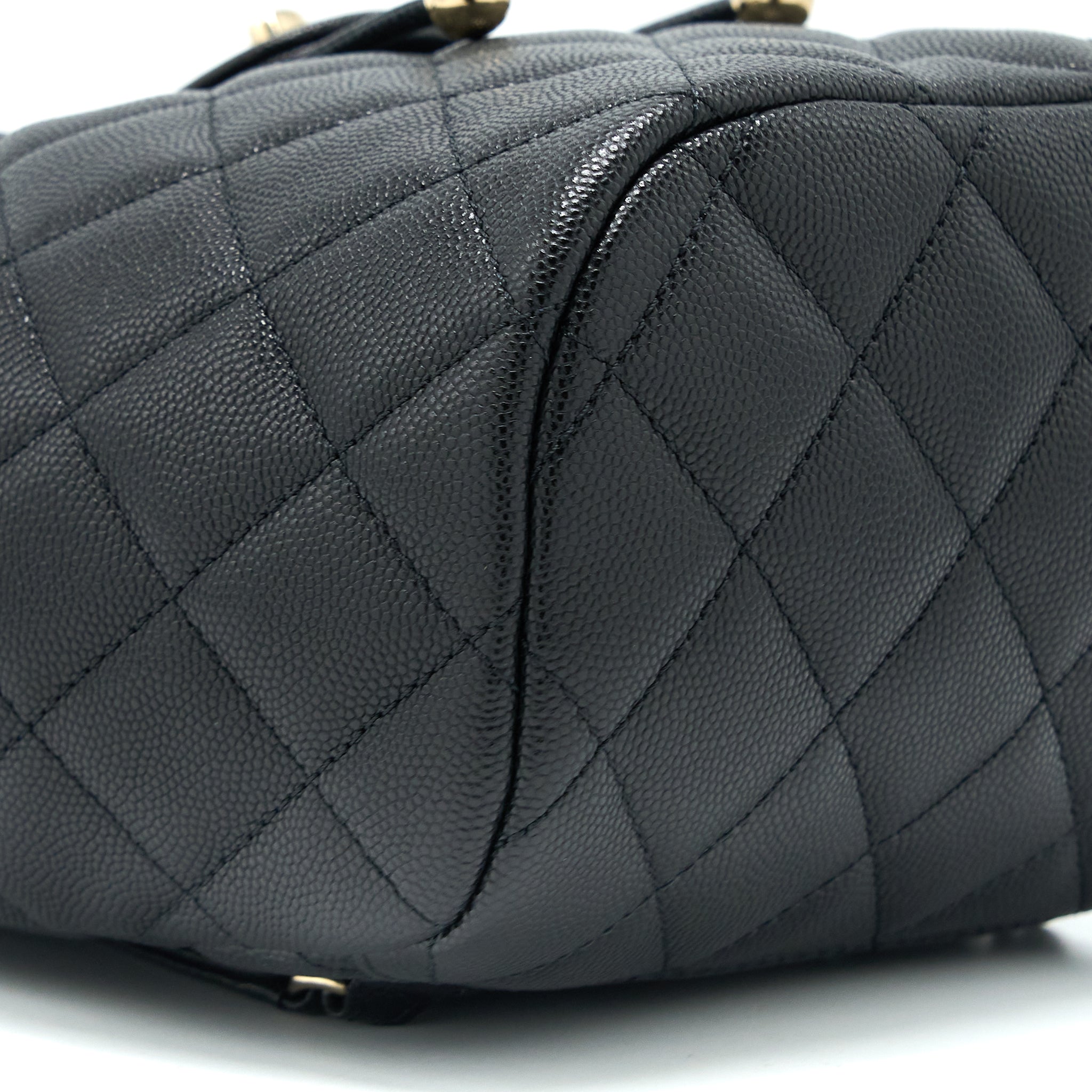 23P MINI FLAP BACKPACK CAVIAR BLACK LGHW (MICROCHIP)