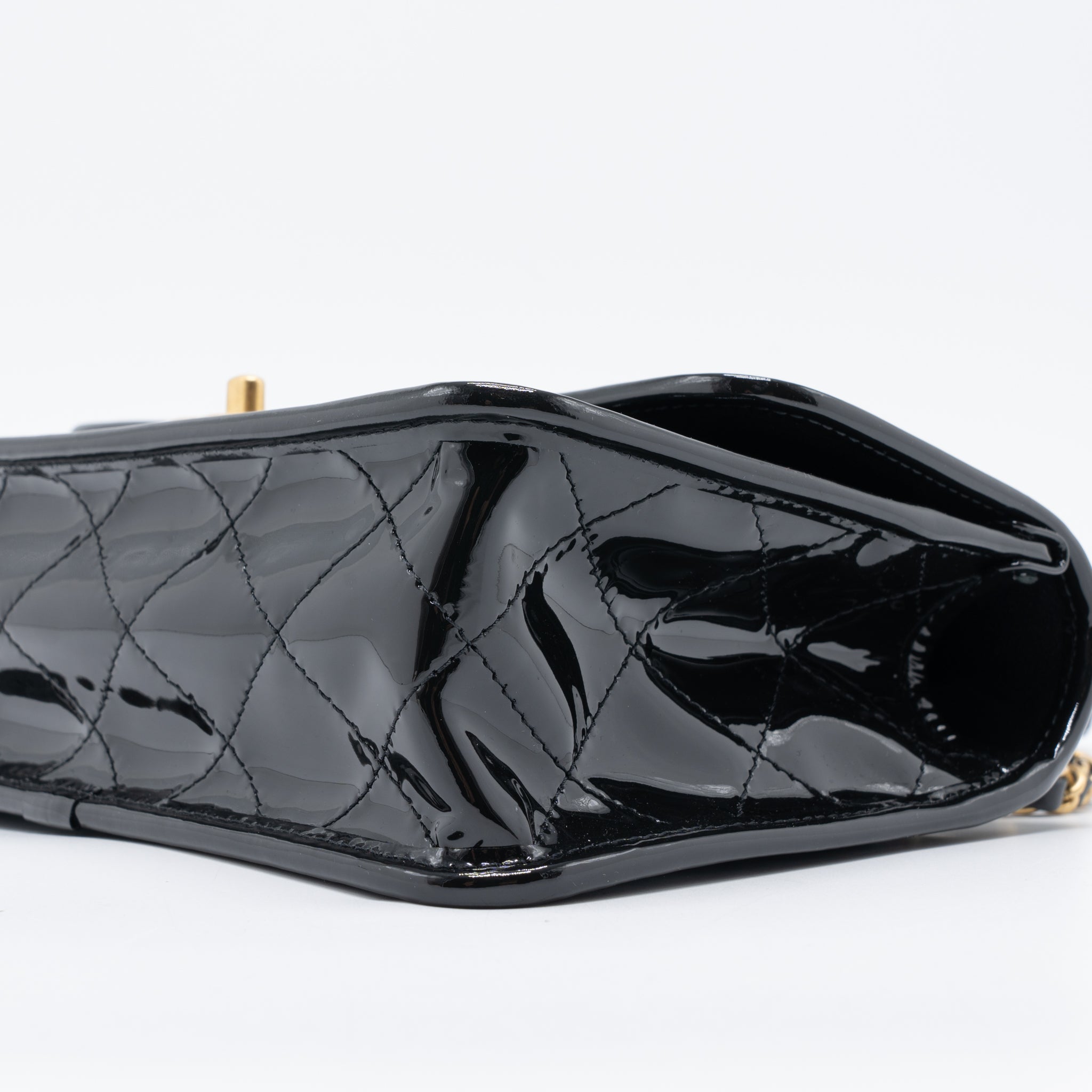 22K TOP HANDLE MESSENGER BAG PATENT LEATHER BLACK BRUSHED GHW (MICROCHIP)