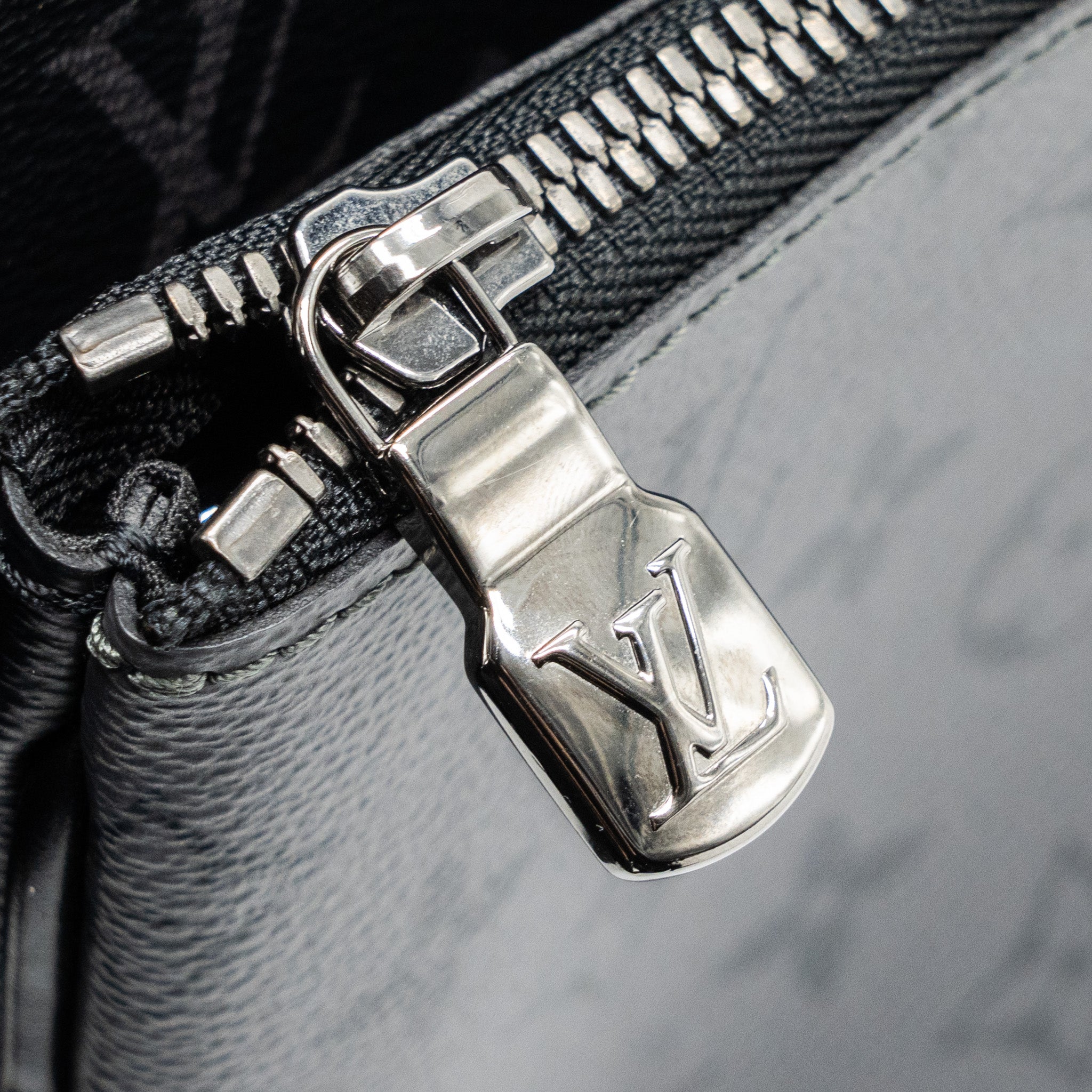 TRIO MESSENGER BAG MONOGRAM ECLIPSE SHW