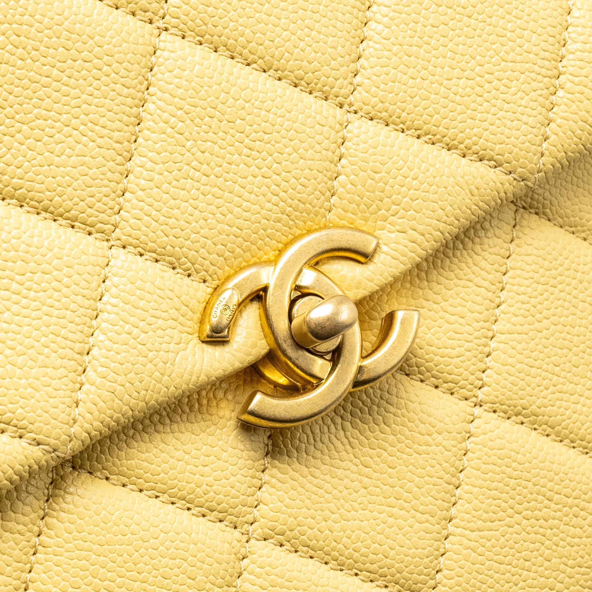 22P QUILTED FLAP BACKPACK CAVIAR LIGHT YELLOW GHW (MICROCHIP)
