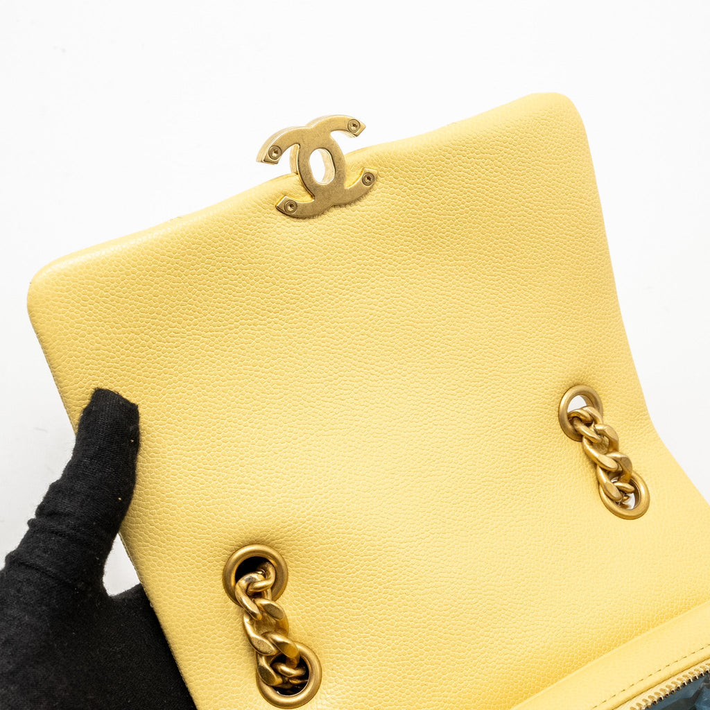 22P QUILTED FLAP BACKPACK CAVIAR LIGHT YELLOW GHW (MICROCHIP)