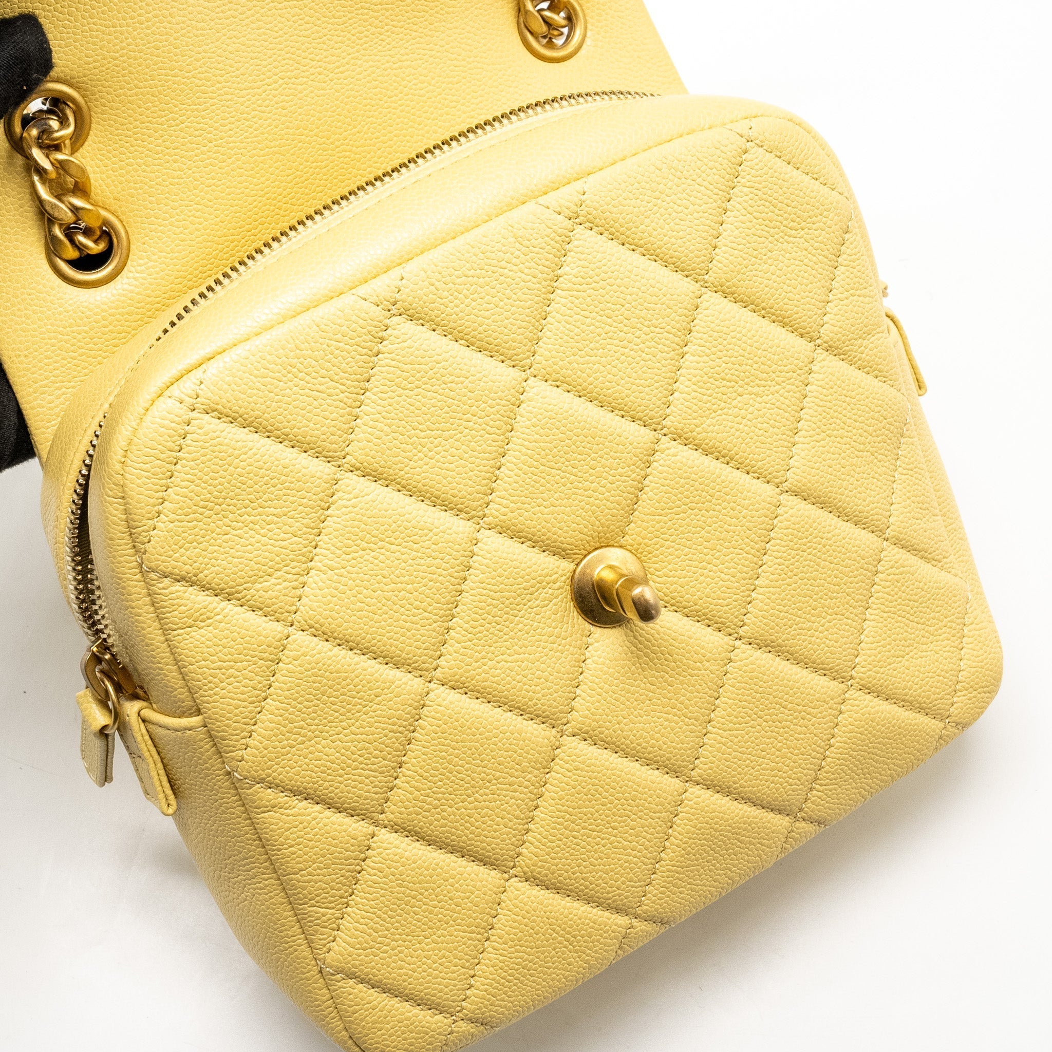 22P QUILTED FLAP BACKPACK CAVIAR LIGHT YELLOW GHW (MICROCHIP)