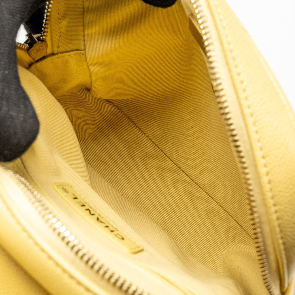 22P QUILTED FLAP BACKPACK CAVIAR LIGHT YELLOW GHW (MICROCHIP)
