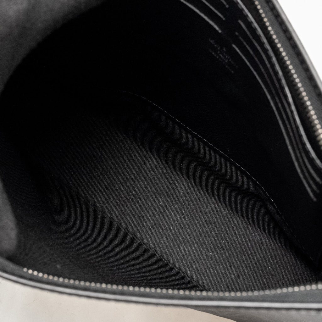 POCHETTE VOYAGE MONOGRAM CANVAS BLACK SHW