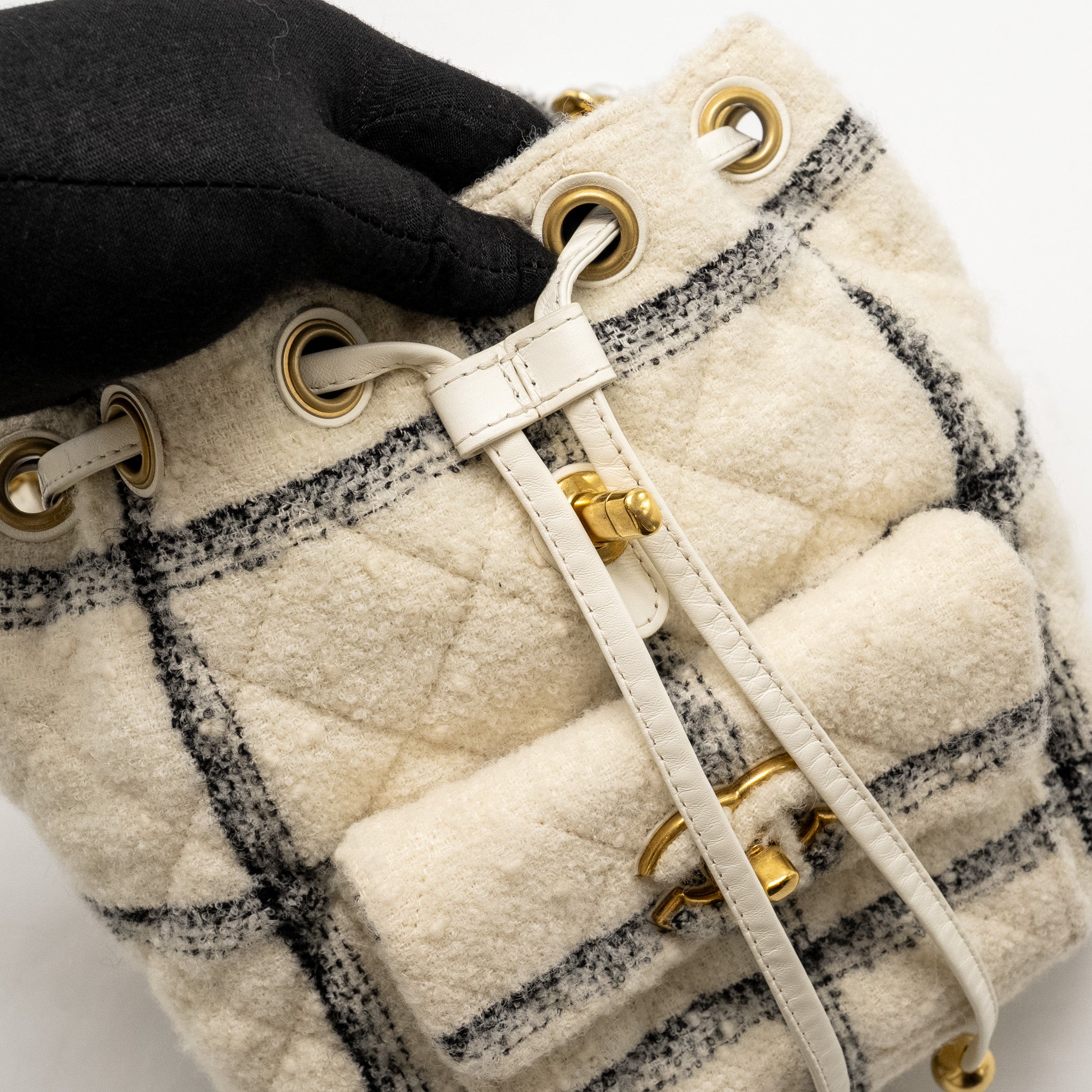 DUMA BACKPACK FABRIC WHITE/MULTICOLOUR GHW (MICROCHIP)