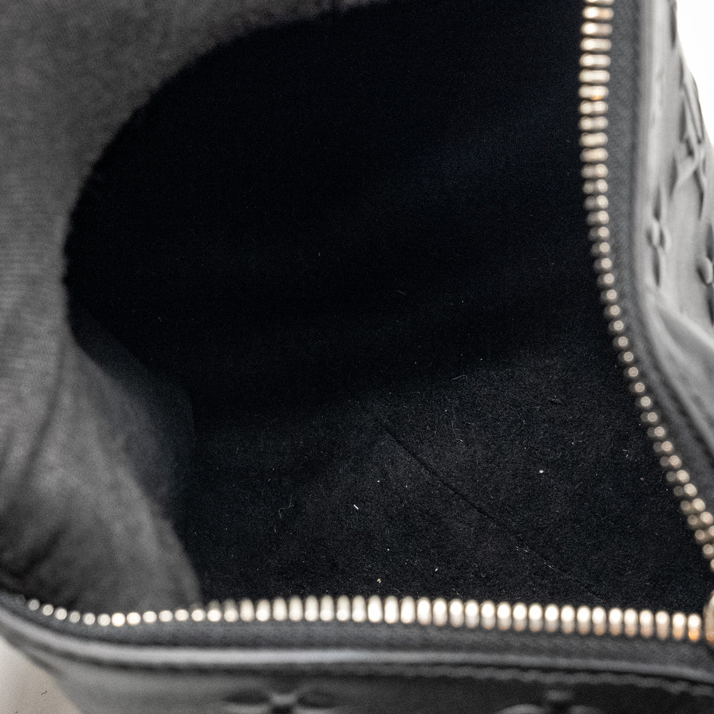 SIDE TRUNK MONOGRAM DEBOSSED CALFSKIN BLACK SHW