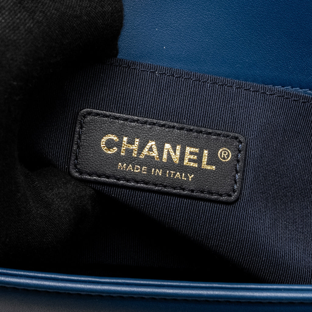 MEDIUM CHEVRON BOY BAG CALFSKIN BLUE GHW