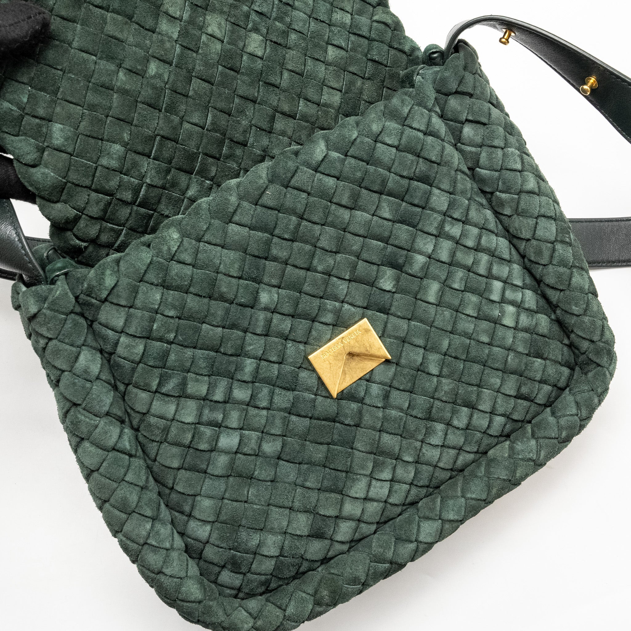 COBBLE MESSENGER BAG INTRECCIATO-WOVEN PADDED SUEDE DARK GREEN GHW