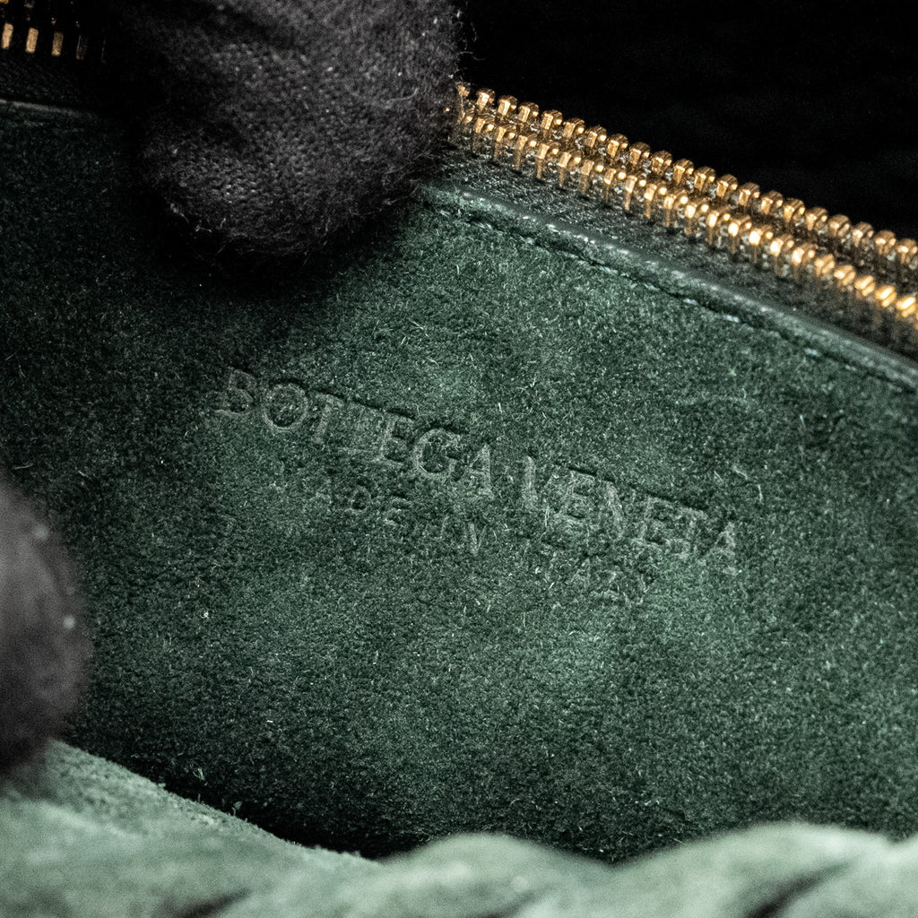 COBBLE MESSENGER BAG INTRECCIATO-WOVEN PADDED SUEDE DARK GREEN GHW