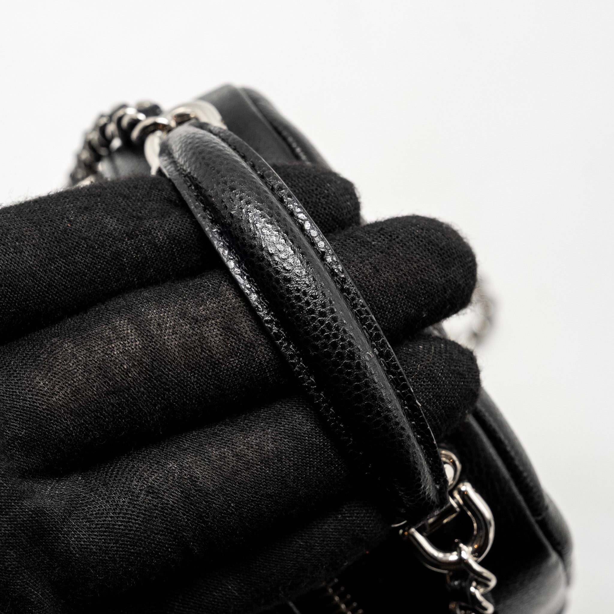 24P MINI BACKPACK/CROSSBODY BAG CAVIAR BLACK SHW (MICROCHIP)