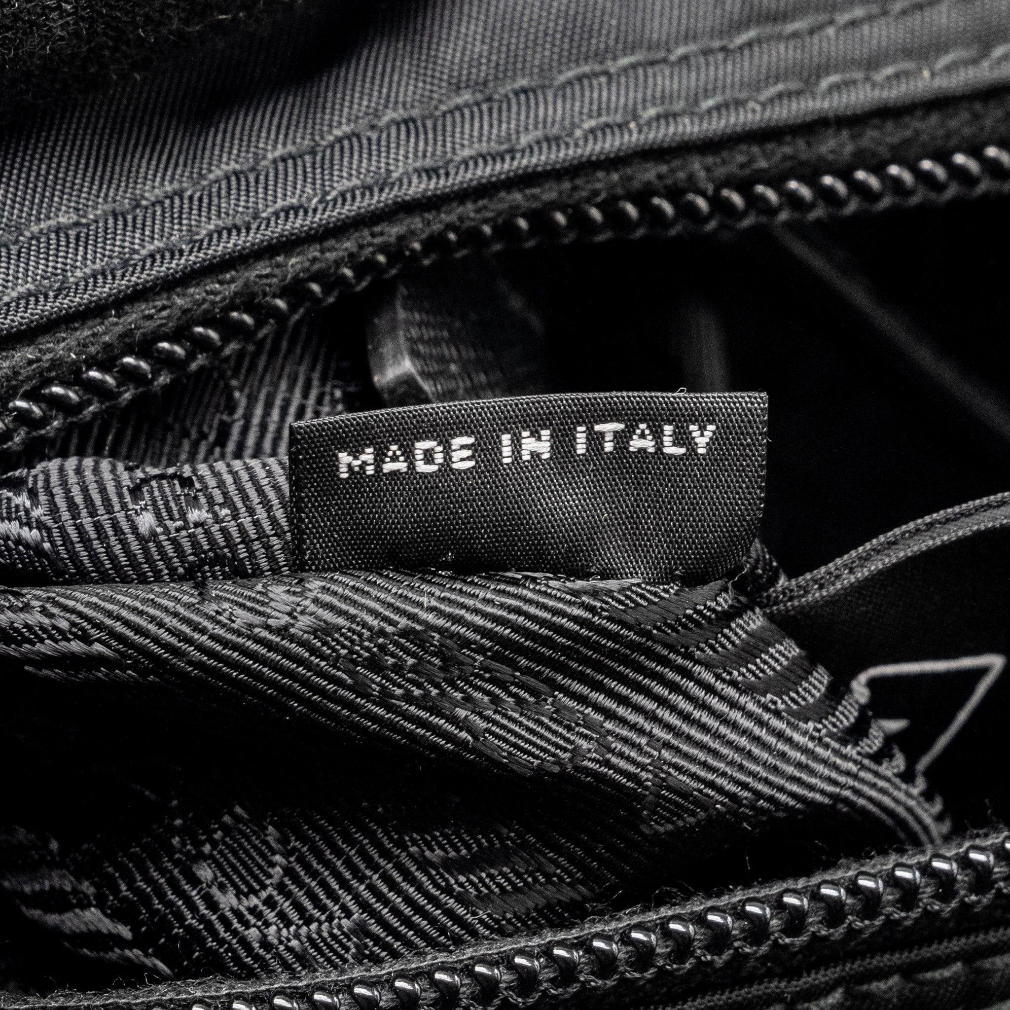 MESSENGER BAG RE-NYLON BLACK SHW